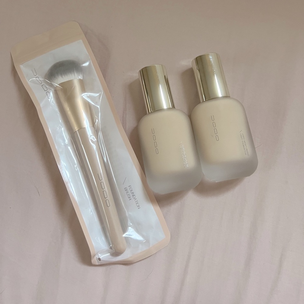 UODO Moisturizing Light Foundation 2 for 1